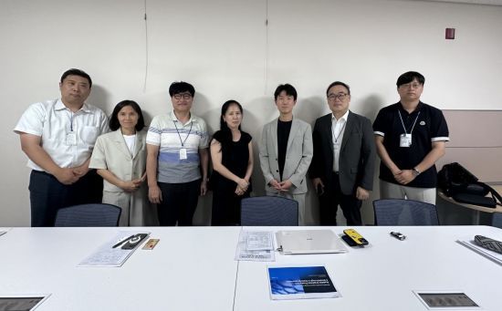 포항시는 23일 산업통상자원부를 방문해 그래핀을 ‘국가첨단전략기술’로 지정해 줄 것을 건의했다. 포항시 제공