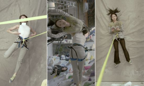 장영해 'I want to die because I want to touch aono /  I want to hold aono so badly I could die'(2021) 스틸컷. 작가 제공/프리즈 서울