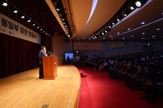 정동영 신임 통일부 장관이 25일 서울 종로구 정부서울청사 별관에서 열린 취임식에서 취임사를 하고 있다. 2025.7.25 연합뉴스