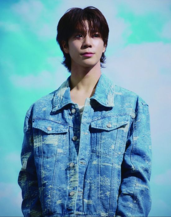 가수 정동원이 '이지 러버'를 리메이크한다. 쇼플레이엔터테인먼트