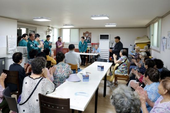 폭염 대비 ‘무더위 쉼터’ 화정동 경로당 방문 점검. 고양특례시 제공