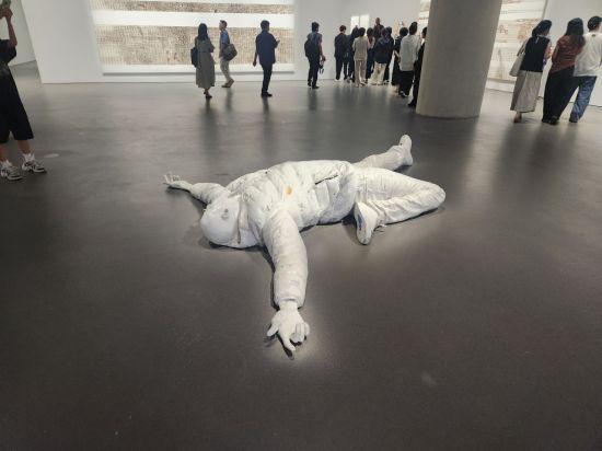 마크 브래드포드의 '데스 드롭'(2023). 서믿음 기자