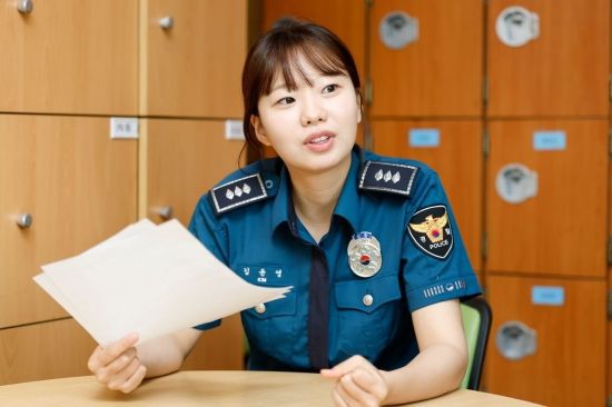 금천경찰서 독산파출소 김윤영 경장이 5일 서울 금천구 독산파출소에서 인터뷰 하고 있다. 강진형 기자
