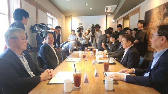 7일 서울 중구 달개비에서 3차 전공의 수련협의체 회의가 열리고 있다. 연합뉴스