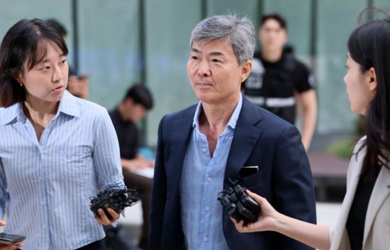 이종호 전 블랙펄인베스트 대표가  23일 서울 종로구 KT광화문빌딩 웨스트에 마련된 김건희 특검 사무실로 출석하고 있다. 2025.07.23 윤동주 기자