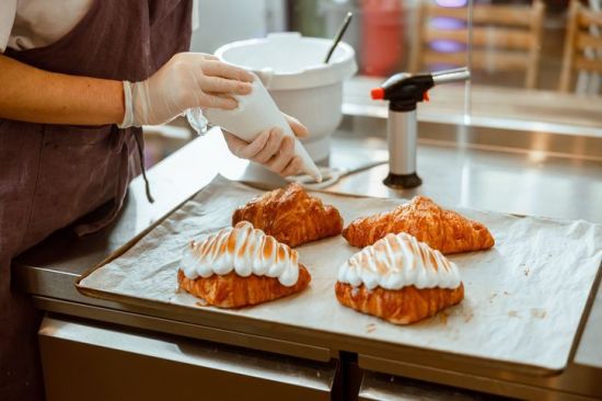 베이킹하는 모습. 게티이미지뱅크