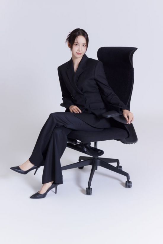 브랜드 모델 임윤아가 함께한 '리올랙스 멀티 체어' 신규 광고