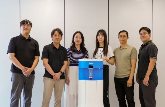 (왼쪽부터) 이규동 연구원, 도성준 수석연구원, 강애연 박사후연구원, 김주란 수석연구원, 형준호 수석연구원, 이우성 수석연구원. 한국생산기술연구원 제공