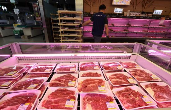 서울 강남구 양재 하나로마트 정육코너에 소고기가 진열돼 있다.