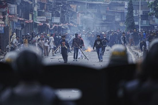 국회의원 주택 수당 지급 반대 시위. AP연합뉴스