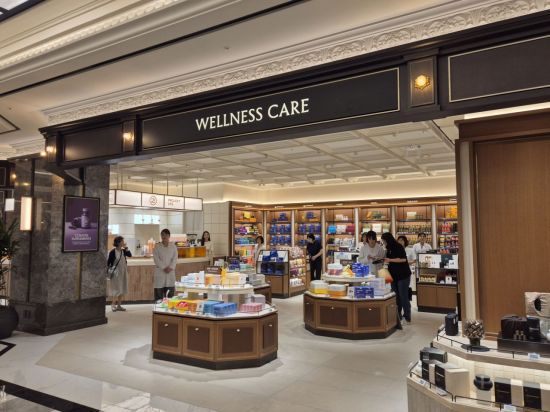 건강전문관 모습. 왼쪽으로는 '웰니스바'를 운영한다. 이민지 기자.