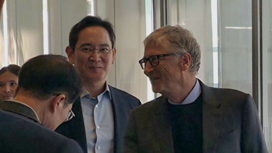 3년 만에 방한한 그는 지난 21일 이재명 대통령을 만난 뒤 다음 날인 22일 서울 서초구 삼성전자 사옥에서 이 회장과 오찬을 함께 했다. 삼성전자