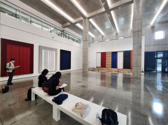 하종현아트센터 1층 전경. 서믿음 기자