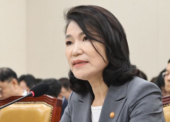 이진숙 방송통신위원장이 20일 서울 여의도 국회에서 열린 과학기술정보방송통신위원회 전체회의에 출석해 의원 질의에 답하고 있다. 2025.8.20 김현민 기자