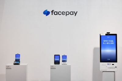 왼쪽부터 토스 페이스페이 단말기 3종 토스 프론트뷰, 토스 프론트, 토스 프론트캠. 토스