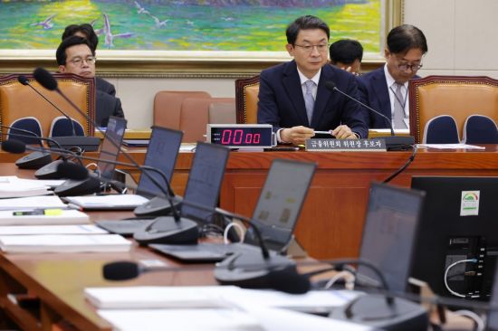 이억원 금융위원장 후보자가 2일 국회 정무위원회에서 열린 인사청문회에 출석해 있다. 연합뉴스