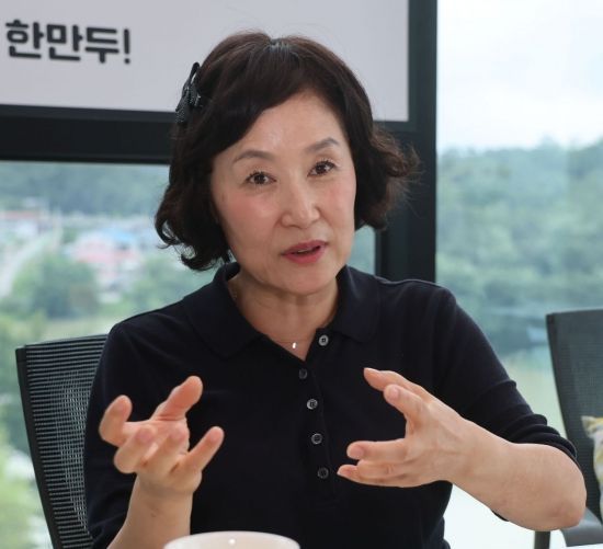 남미경 한만두식품 대표가 경기도 양주시 한만두식품 본사에서 아시아경제와 인터뷰를 하고 있다. 윤동주 기자