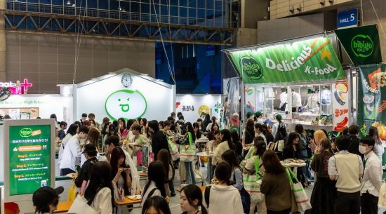 지난 5월 일본 지바현 마쿠하리 멧세에서 열린 K-팝 페스티벌 ‘KCON JAPAN 2025’에서 운영 중인 CJ제일제당의 '비비고' 부스.