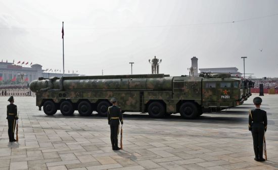 3일(현지시간) 중국 베이징 천안문 광장에서 열린 전승절 80주년 기념 열병식에서 공개된 중국판 사드(THAAD)라 불리는 HQ-29 요격미사일의 모습. EPA연합뉴스