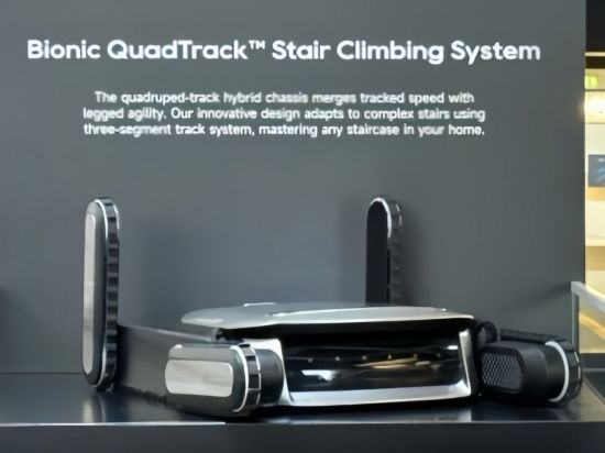 중국 드리미는 5~9일(현지시간) 독일 베를린에서 열린 IFA 2025에서 세계 최초로 계단을 오르는 로봇청소기 '사이버X'를 공개했다. 장희준 기자