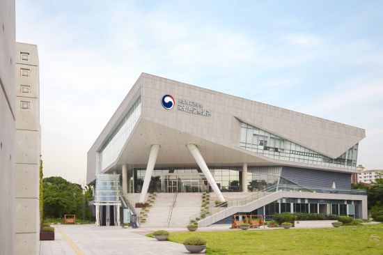 국립한글박물관 외부 전경. 국립한글박물관