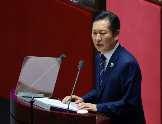 정청래 더불어민주당 대표가 9일 국회 본회의에서 교섭단체 대표 연설을 하고 있다. 김현민 기자