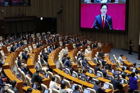 송언석 국민의힘 원내대표가 10일 국회에서 열린 본회의에서 교섭단체 대표 연설을 하고 있다. 2025.9.10 김현민 기자