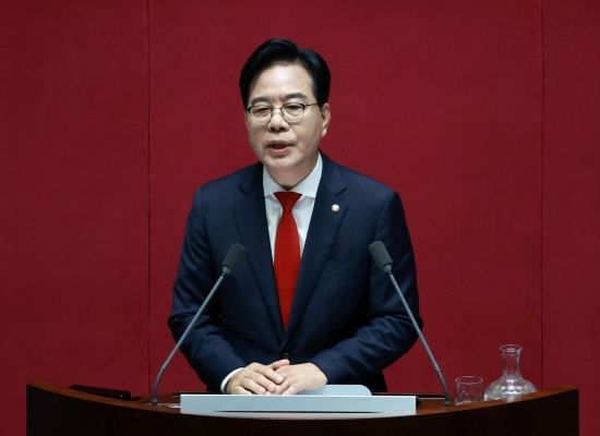 송언석 국민의힘 원내대표가 10일 국회에서 열린 본회의에서 교섭단체 대표 연설을 하고 있다. 2025.9.10 김현민 기자