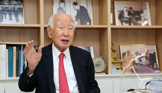 신동식 한국해사기술 회장이 아시아경제와 인터뷰를 하고 있다. 윤동주 기자