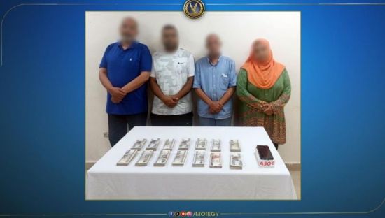 3000년 전의 것으로 추정되는 이집트 파라오 금팔찌 절도 용의자 일당. 이집트 내무부