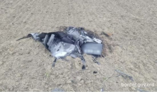 13일(현지시간) 루마니아 영공을 침범했다가 이웃 몰도바 국경지대로 추락한 러시아 무인기(드론)의 모습. 몰도바 국경수비대