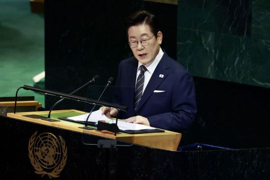 이재명 대통령이 23일(현지시간) 미국 뉴욕 유엔본부 총회장에서 기조연설을 하고 있다. 연합뉴스