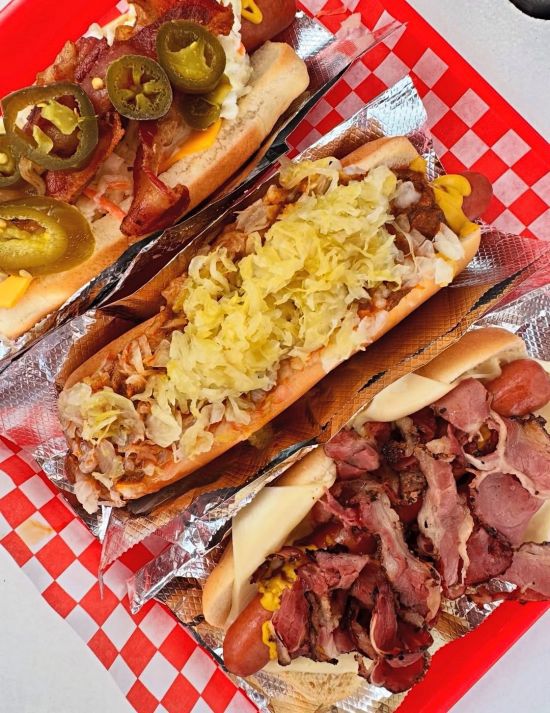 현재 핑크핫도그는 캘리포니아를 중심으로 총 13개의 매장을 운영 중이다. 핑크핫도그가 한국에 매장을 낸다면 필리핀에 이어 두 번째 해외 진출국이 된다. 핑크 핫도그 인스타그램