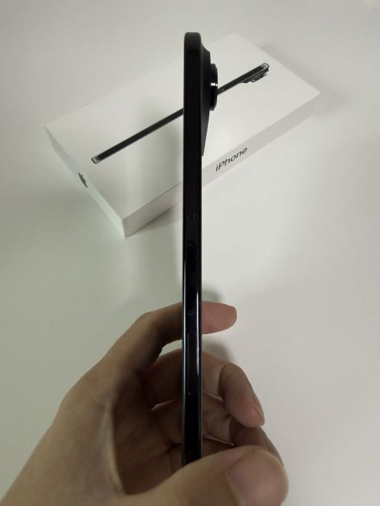 아이폰 에어의 두께. 이명환 기자