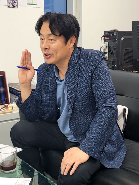 이종규 한국뮤지컬협회 이사장이 국회에 계류 중인 뮤지컬 진흥법의 제정 필요성을 설명하고 있다.