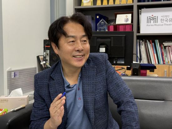 이종규 한국뮤지컬협회 이사장이 국회에 계류 중인 뮤지컬 진흥법의 제정 필요성을 설명하고 있다.