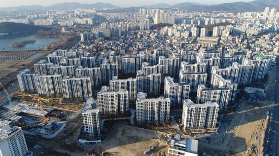 한국토지주택공사(LH)와 대우건설 컨소시엄이 민간참여 민간참여사업 협약을 맺고 진행한 수원고등 주거환경사업지구 내 공공주택 [이미지출처=푸르지오 홈페이지]