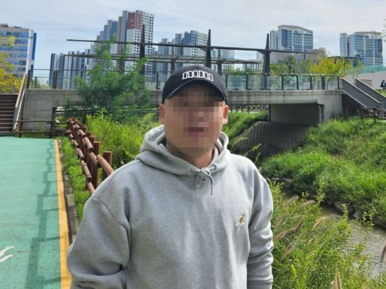 아동학대 피해자 권모씨(37)씨가 지난 22일 인천 서구 자택 인근에서 아시아경제와 인터뷰를 하고 있다.