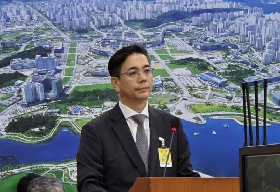 13일 국회 국토교통원회에서 열린 2025년도 국정감사 증인으로 참석한 이한우 현대건설 대표. 최서윤 기자