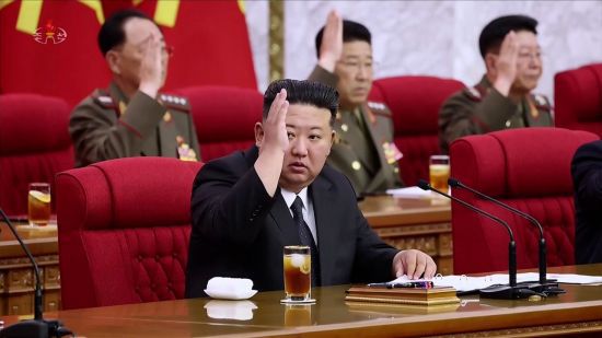 지난 6월 21~ 23일 열린 노동당 중앙위원회 제8기 제12차 전원회의 확대회의에 참석한 북한 김정은 국무위원장. 연합뉴스