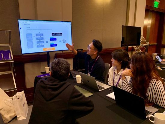 '유녹(U-KNOCK) 2025 in USA' 하이스트레인저 부스