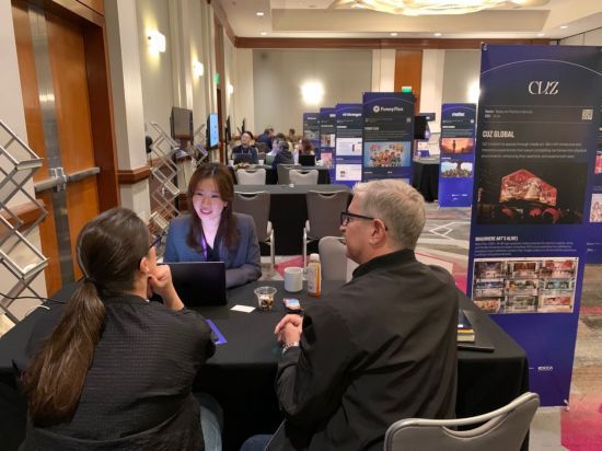 '유녹(U-KNOCK) 2025 in USA' 커즈 부스