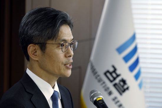 박철우 신임 서울중앙지검장이 21일 서울 서초구 서울중앙지방검찰청에서 열린 제66대 서울중앙지방검찰청 검사장 취임식에서 취임사를 하고 있다. 2025.11.21 윤동주 기자