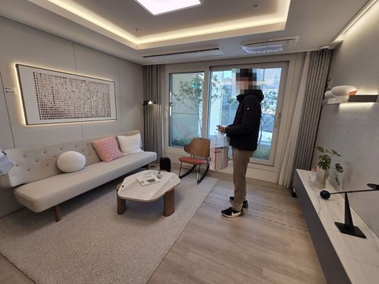 안양자이 헤리티온 전용면적 59㎡ 거실 모습. 이정윤 기자