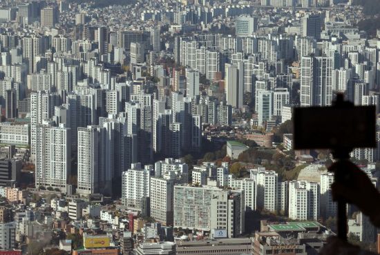 남산에서 바라본 서울시내 아파트 단지. 연합뉴스