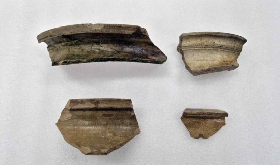 ‘황옹’ 추정 도기 조각