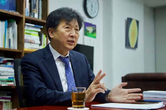 19일 여의도 국회에서 오기형 더불어민주당 의원(코스피5000 특별위원회 위원장)이 아시아경제를 만나 인터뷰를 하고 있다/사진=오기형 의원실