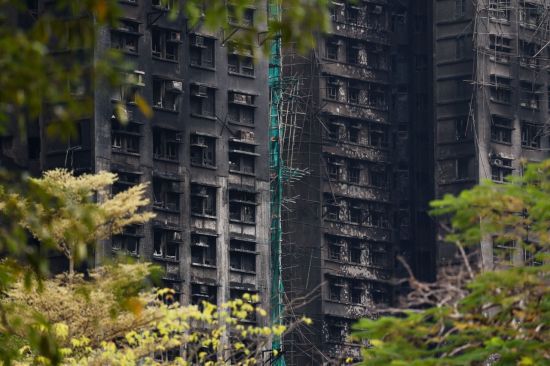 지난 26일 화재가 발생한 홍콩 아파트단지 '웡 푹 코트'. 로이터연합뉴스