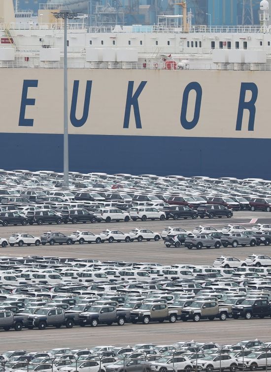 경기도 평택항에 수출용 자동차가 세워져 있는 모습. 연합뉴스
