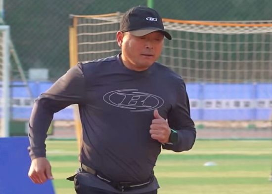 건강해진 모습으로 달리는 이봉주. 유튜브 채널 '션과 함께'